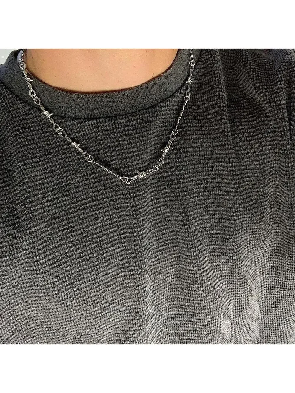 Y2k barbwire opium punk style necklace. Cool design. Nice quality. Chain is